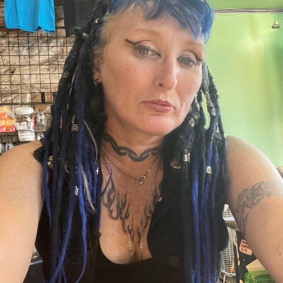 Meet your Posher, Brett - Picture 3 of 16